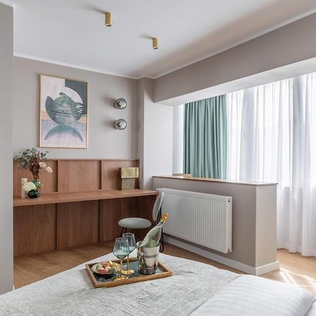 Holt - Sublime Minty Green 1Br On The Park Bucarest Esterno foto