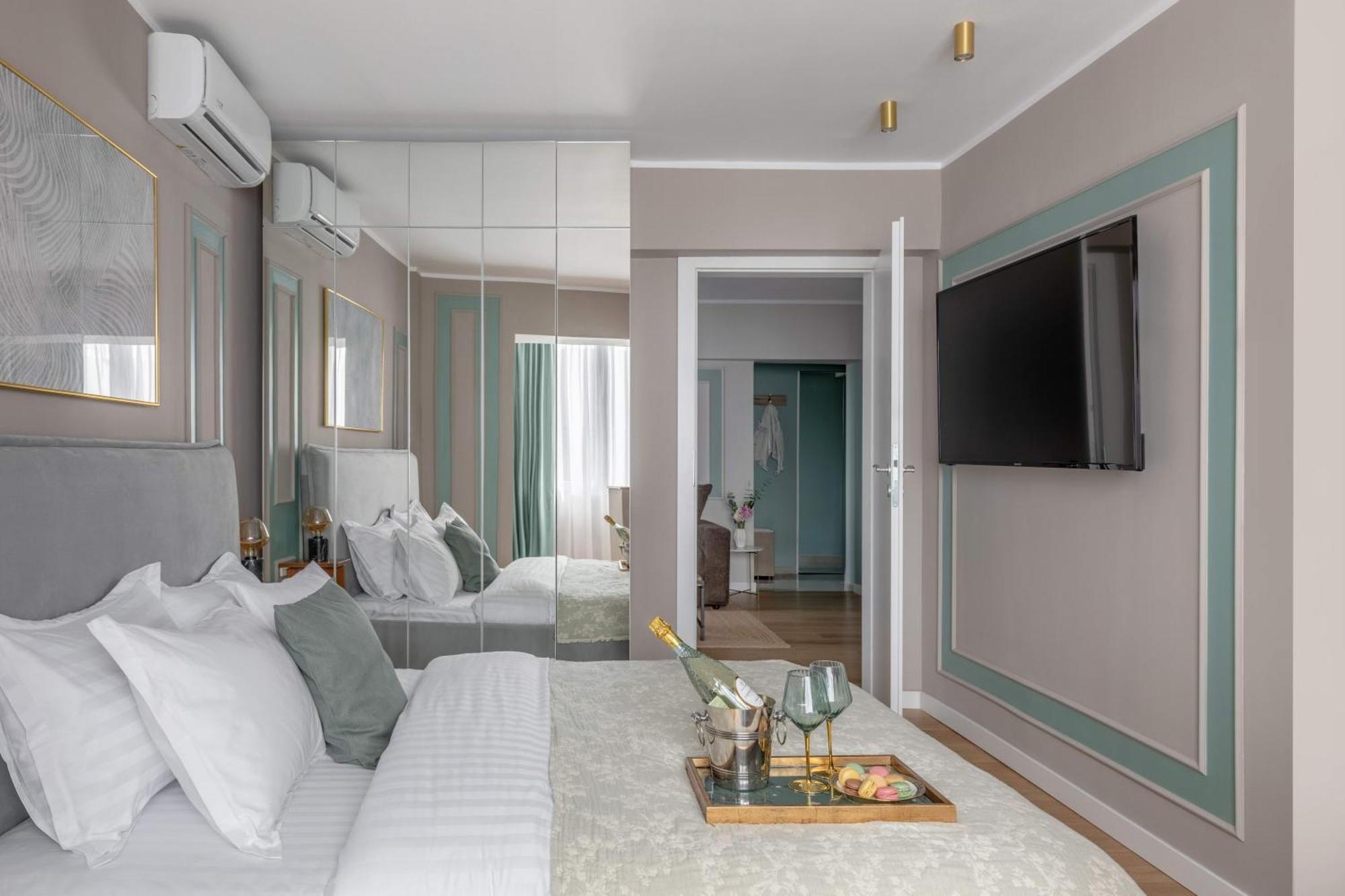 Holt - Sublime Minty Green 1Br On The Park Bucarest Esterno foto